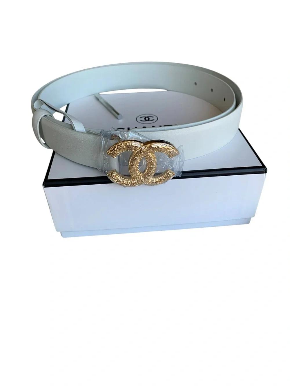 🤍 White Leather Belt with Gold-Tone logo Buckle 🤍